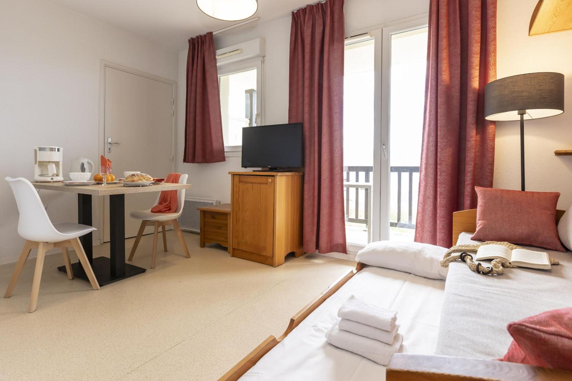 Residence Odalys Mille Soleils Font-Romeu-Odeillo-Via Екстериор снимка